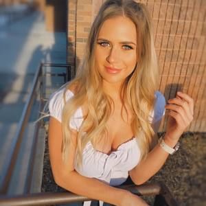 Meet your Posher, Ella